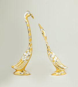 Exquisite golden metal kissing swan couple statue for home and office decor (large)