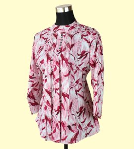 Pretty in Pink: Women's Casual Top with Delightful Floral Print
