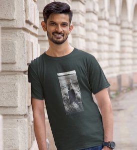 Worthless Life, Cityscape Elegance: Green Men's Oversized Tee with Captivating Front Graphic
